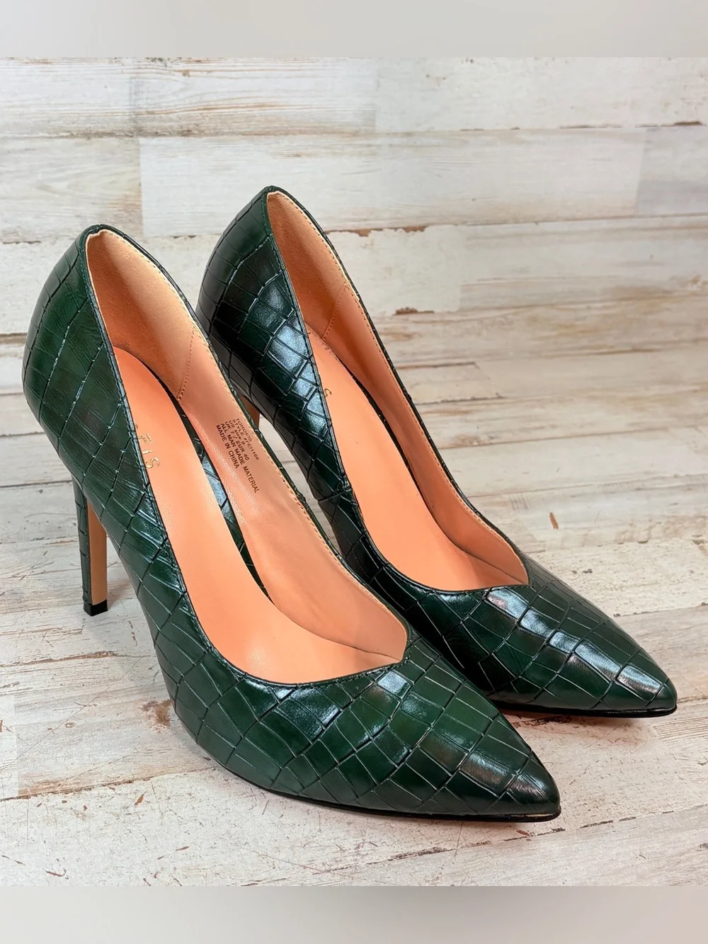 Torgeis Faux Croc Embossed Green Pointed Toe Pumps Stilettos Heels Size 9